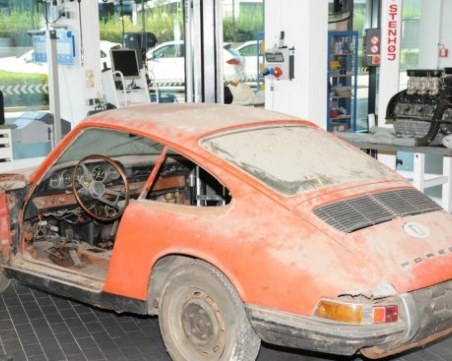 Порше реставрира спортния модел 911 от 1964 година