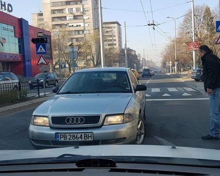 Шофьор изскочи в насрещното на 