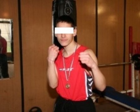 Учениците, опитали да убият таксиджията, били 