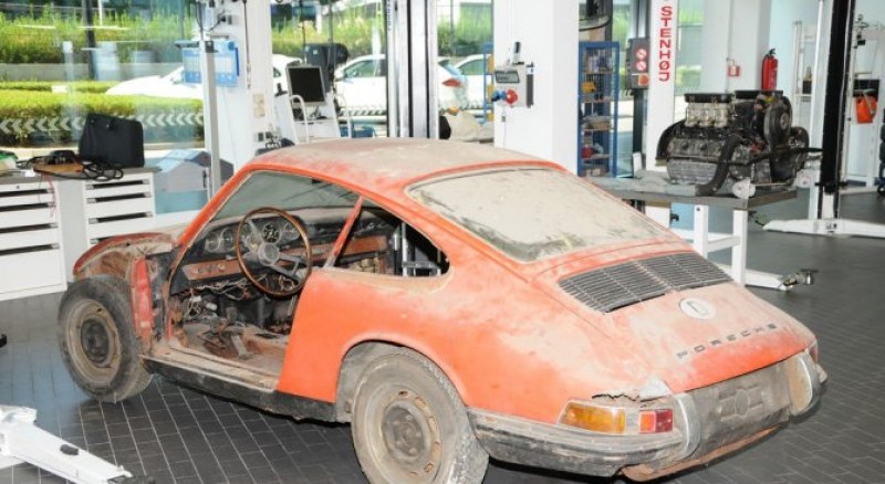 Порше реставрира спортния модел 911 от 1964 година