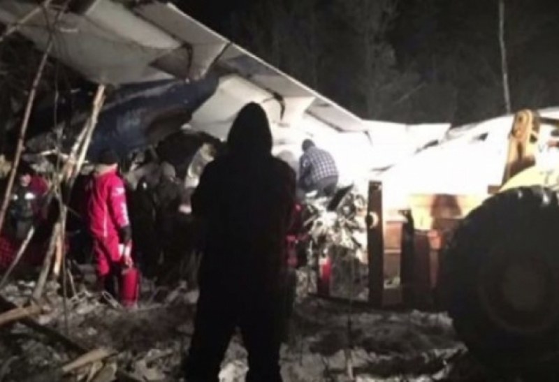 Самолет с 22-ма пътници се разби, по чудо няма жертви