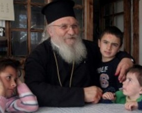 Благотворителен концерт събира средства за дейноста на отец Иван