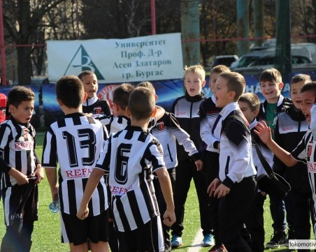 Децата на Локо получиха застраховки предколедно