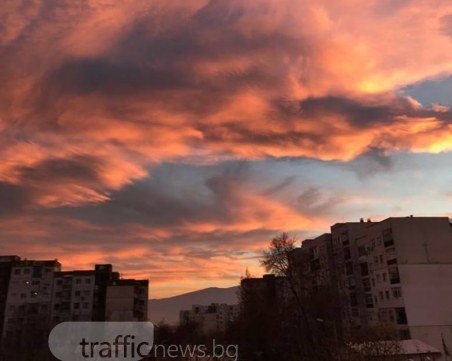 Огнен залез над тепетата очарова пловдивчани СНИМКИ