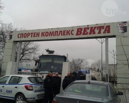 Никленов не пусна общинари и полиция на стадион Векта ВИДЕО