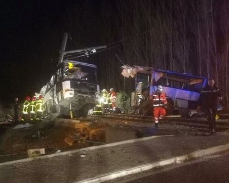 Разследват тежката катастрофа, при която загинаха четири деца СНИМКИ