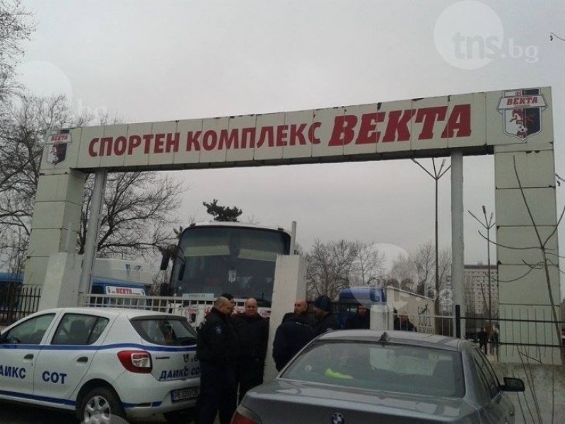 Никленов не пусна общинари и полиция на стадион Векта ВИДЕО