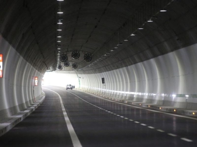 Уникално съоръжение монтират в тунела между София и Пловдив