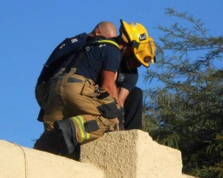 Абсурд – крадец викна сам полиция, след като заседна в комин