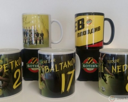 Ботев засипва феновете с коледни подаръци СНИМКИ