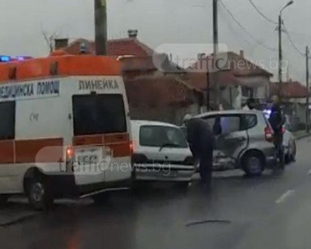 Катастрофа в пловдивско село, на място има линейка и полиция СНИМКИ