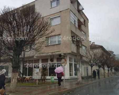 Мъртвото 7-годишно момиченце било с тиксо на устата, полиция заварди изходите на града