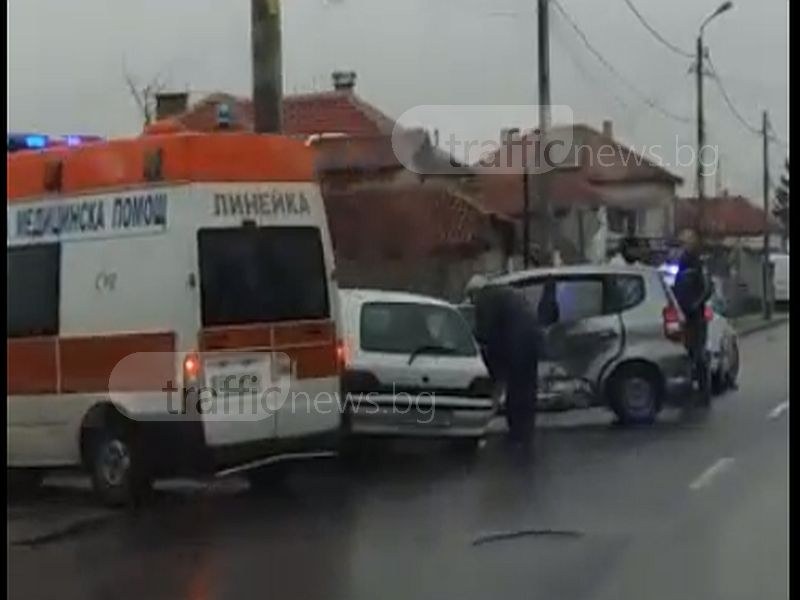 Катастрофа в пловдивско село, на място има линейка и полиция СНИМКИ
