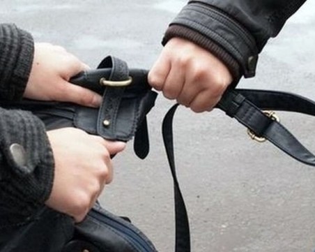 Обраха двама пловдивчани насред улицата, апаш пък претараши гараж в Изгрев