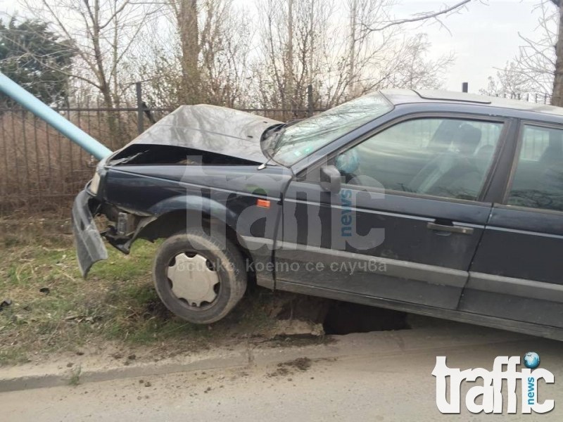 Пиян до козирката шофьор се заби в стълб в Раковски
