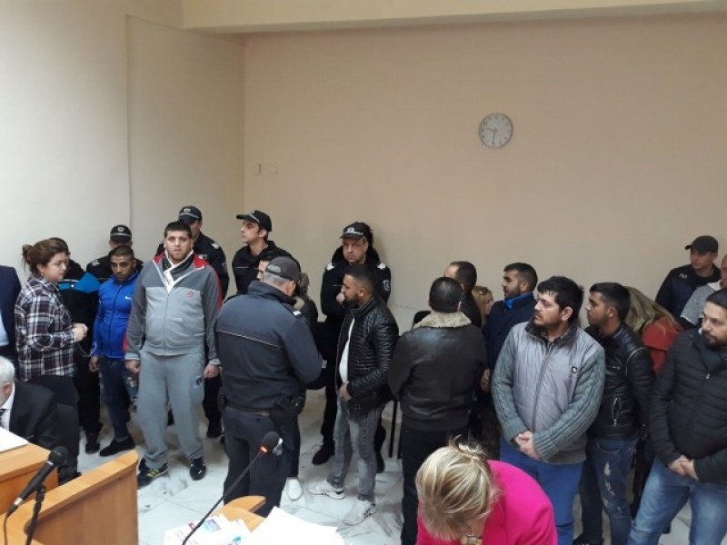 Ромите биячи от Асеновград се разкаяха в съда СНИМКА