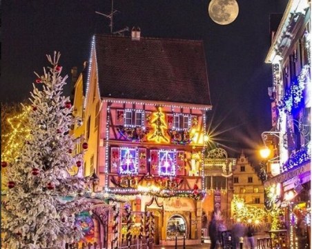 Кварталът с най-великолепната коледна украса в света СНИМКИ