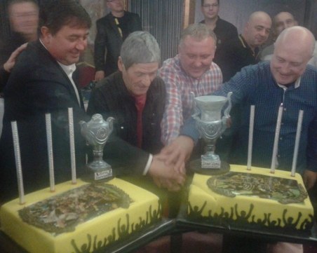 Три торти и две купи на коледния купон на Ботев СНИМКИ