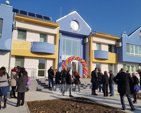 Вдигнаха нова сграда на детската градина в Коматево на мястото на стари бараки ВИДЕО