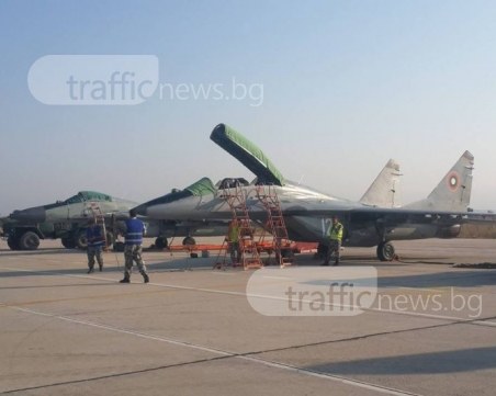 Дядо Коледа каца с МиГ-29 край Пловдив