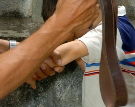 Извергът, пребил и завързал в гробище малкия Митко, е негов доведен баща