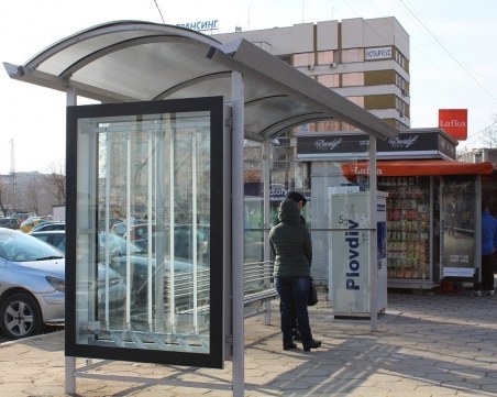 Шест автобусни спирки в Пловдив се обзаведоха с нови заслони СНИМКИ