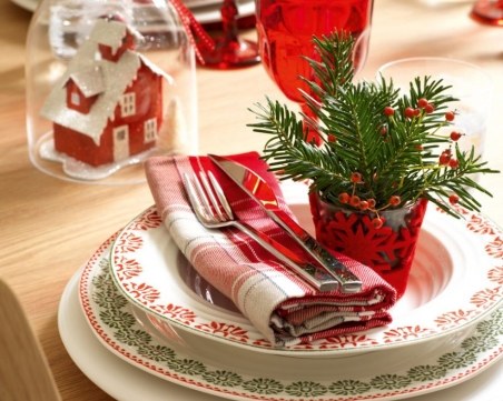 Свежи идеи за декорация на коледната трапеза СНИМКИ