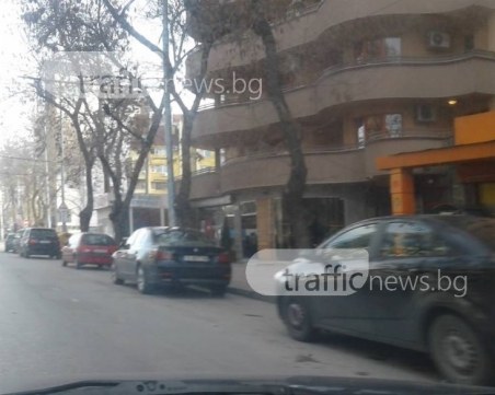 Като ми пееш...кой ли те слуша?! “Дунав“ продължава да е паркинг СНИМКИ