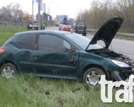 Пежо се заби в стълб край Пловдив, 18-годишно момче е пострадало