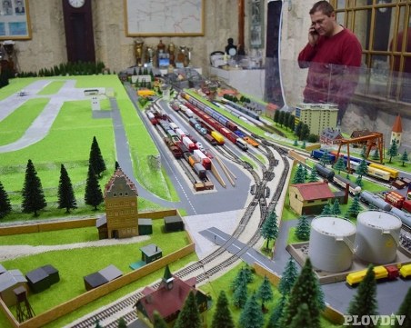 Пловдивчанин построи град от влакчета за децата на града ВИДЕО