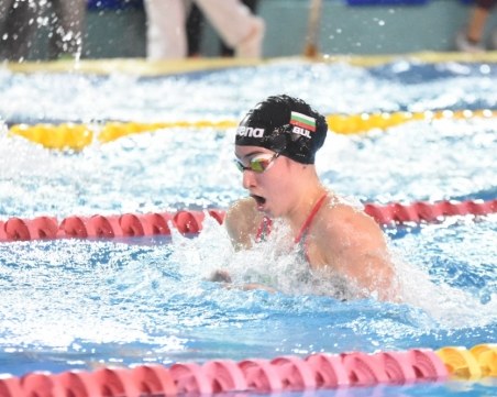 Пловдивски плувци с дъжд от рекорди на държавното СНИМКИ