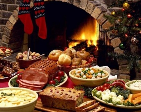 За ядене и пиене - българите харчат 2,2 милиарда лева по Коледа и Нова година