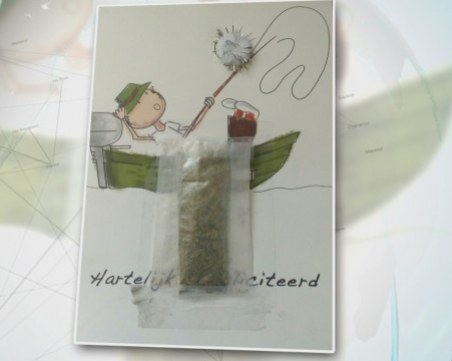 Златни накити - в червени чушки, марихуана – в коледни картички СНИМКИ