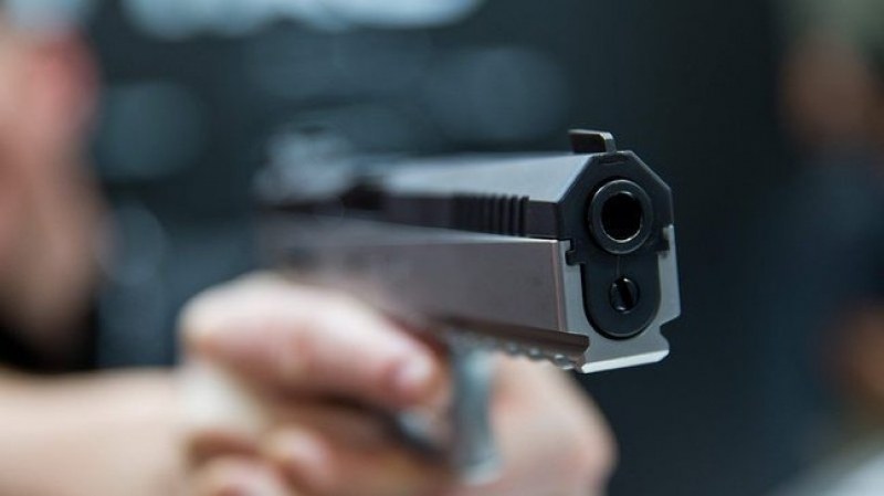 Въоръжен с пистолет обра аптека в Коматево