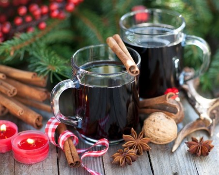 Как да приготвим лесно коледно греяно вино