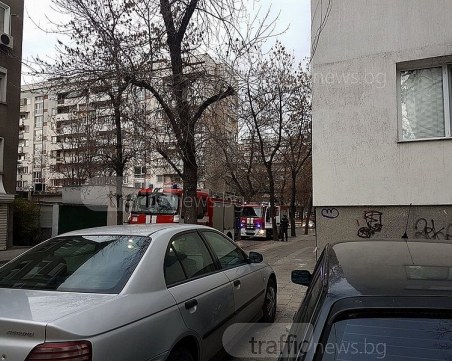 Паника в блок в центъра на Пловдив заради дим от апартамент СНИМКИ