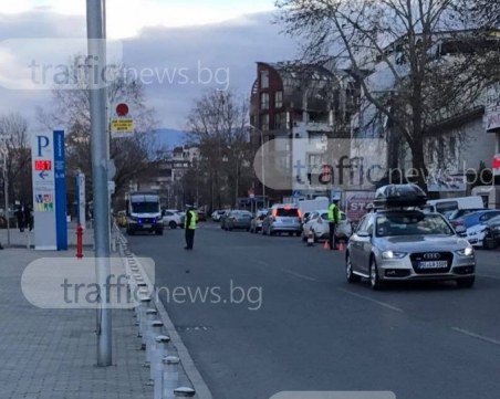 Спецполиция  със сирени обгради моловете в Пловдив СНИМКИ