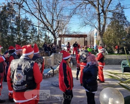 Десетки Дядоколедовци яхнаха мотори в Пловдив СНИМКИ