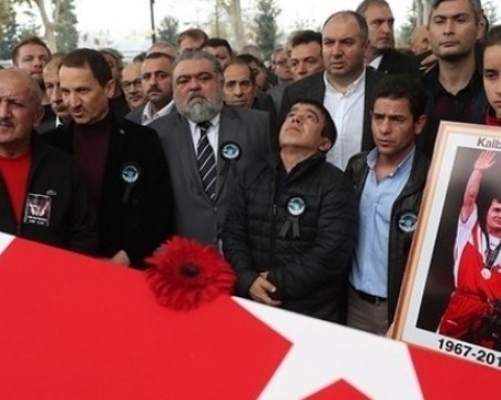 В Бурса оказват огромна почит към Наим Сюлейманоглу