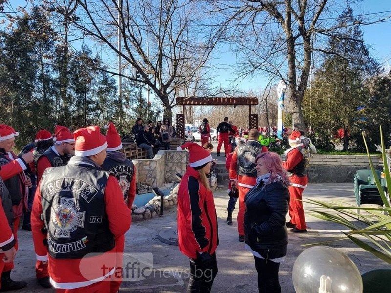 Десетки Дядоколедовци яхнаха мотори в Пловдив СНИМКИ