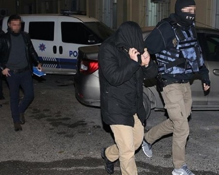 12 души са планирали атентати по Нова година в Турция, арестуваха ги