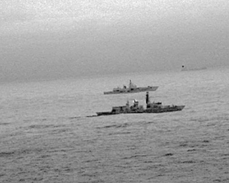 Напрежение по вода! Великобритания отби руски боен кораб