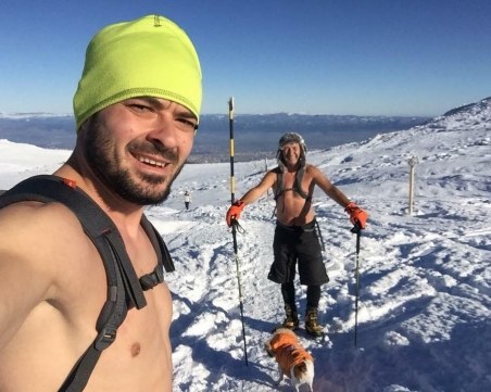 Скиори се пуснаха голи до кръста, Пампорово е в еуфория СНИМКИ