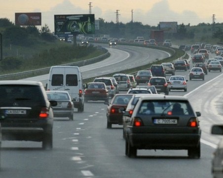 Заради трафика: Спират камионите над 12 тона по магистралите утре