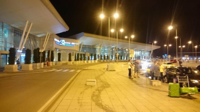 Самолет кацна аварийно на летище София