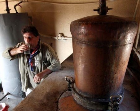 Българинът яде малко, но пък пие и пуши много