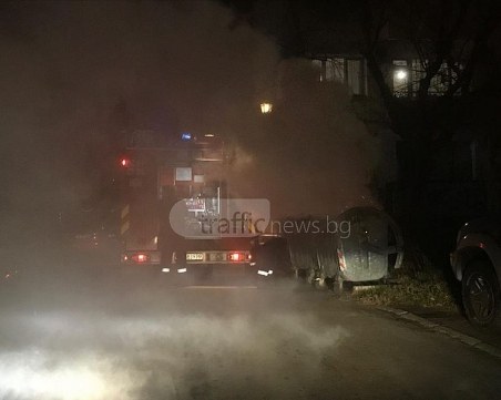 Пожар опуши Съдийския квартал, автомобили пречат на пожарната кола СНИМКИ