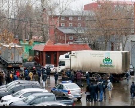 Стрелецът от фабриката в Москва не бе открит, може да е избягал през подземен коридор
