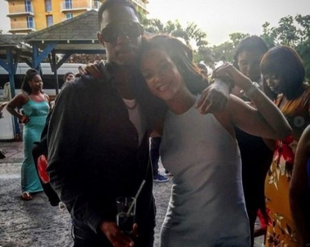 Застреляха братовчед на Риана, след като били заедно на Коледа