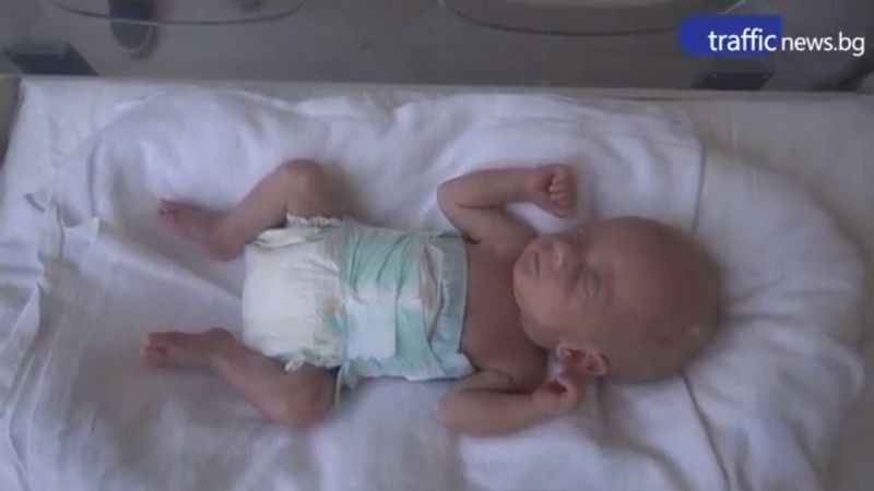 15-годишна ромка роди бебе, тежащо само 990 грама